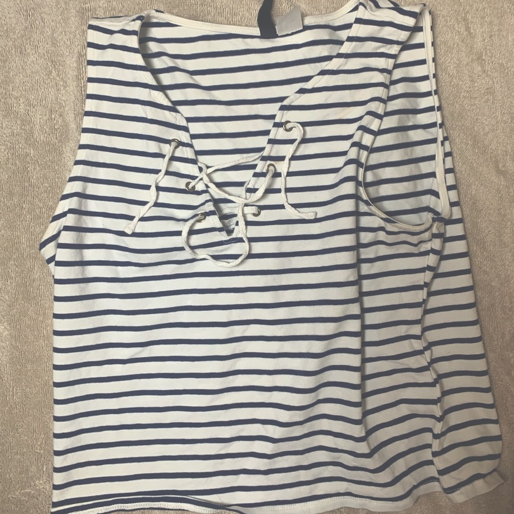 Cute L crop top from H&M. Really form-fitting.